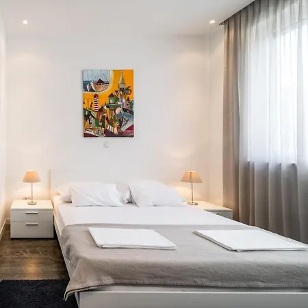 Sleeps 12 With Pool Air Con And Wifi *