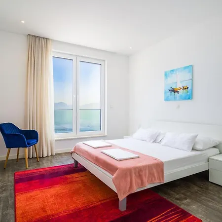 Sleeps 12 With Pool Air Con And Wifi Villa