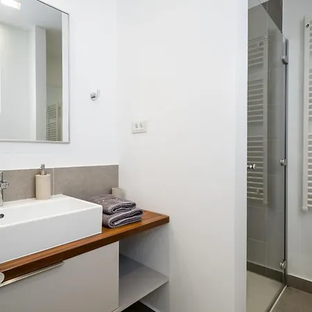 Sleeps 12 With Pool Air Con And Wifi Villa Slatine