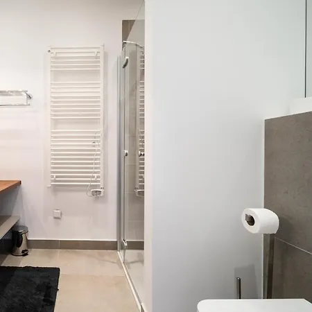 Sleeps 12 With Pool Air Con And Wifi