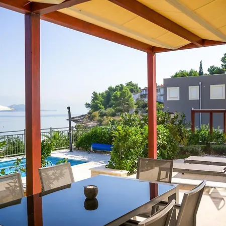 Villa Sleeps 12 With Pool Air Con And Wifi *
