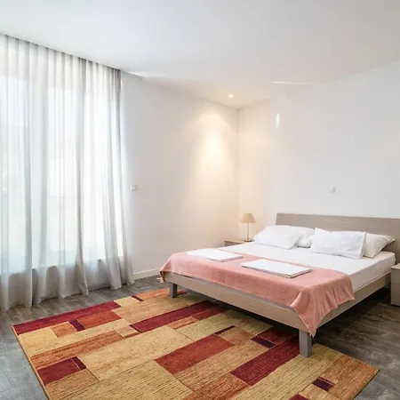 Sleeps 12 With Pool Air Con And Wifi Villa Slatine